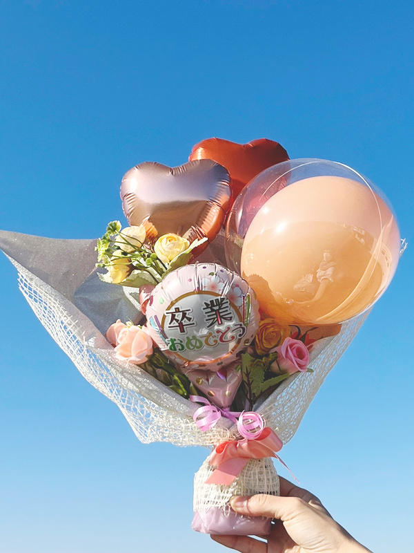 バルーンアレンジメントブーケ〈卒業おめでとう〉