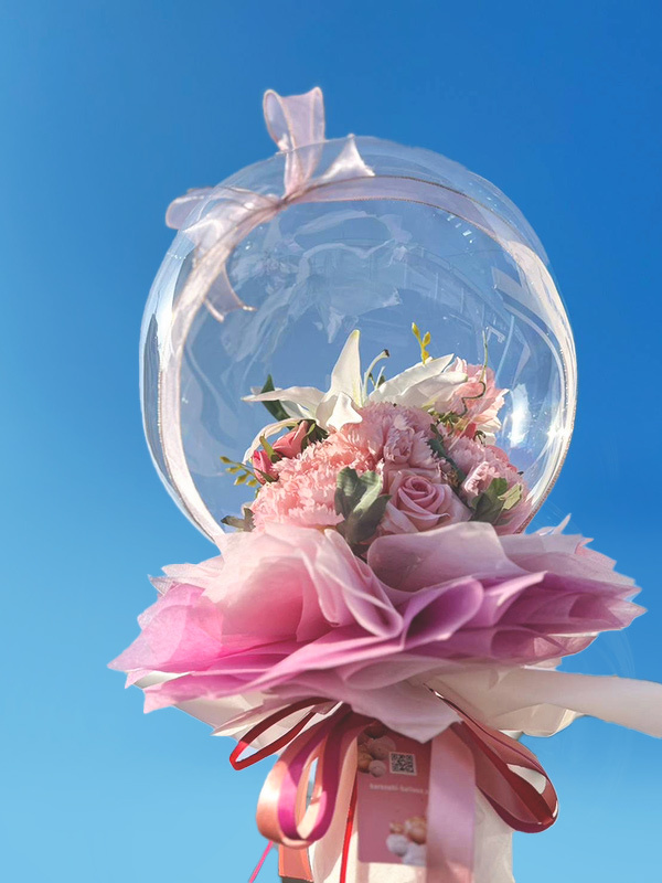 カーネーションとユリの上品なフラワーバルーン